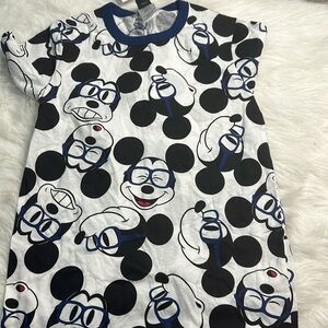 Disney Mickey Mouse tee size md.